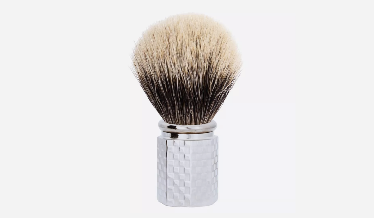 plisson1808.com/fr/blaireaux-plisson/692-blaireau-octogonal-blanc-haute-montagne-finition-palladium-motif-carreaux.html